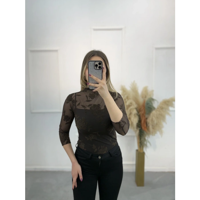 Gül İşlemeli Transparan Bluz