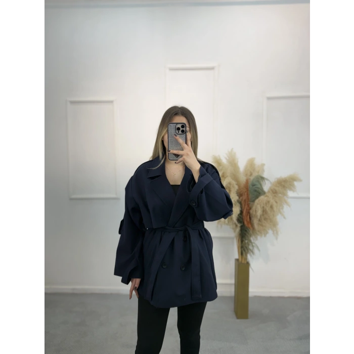 Per Düğme Detaylı Kısa Trençkot