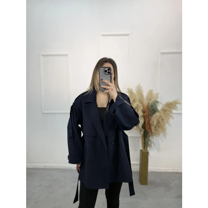 Per Düğme Detaylı Kısa Trençkot