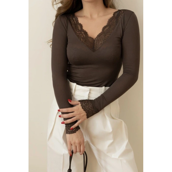 V Yaka Dantelli Bluz