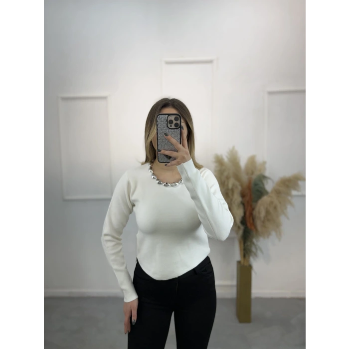 Avid Yakası Boncuklu Triko Kazak