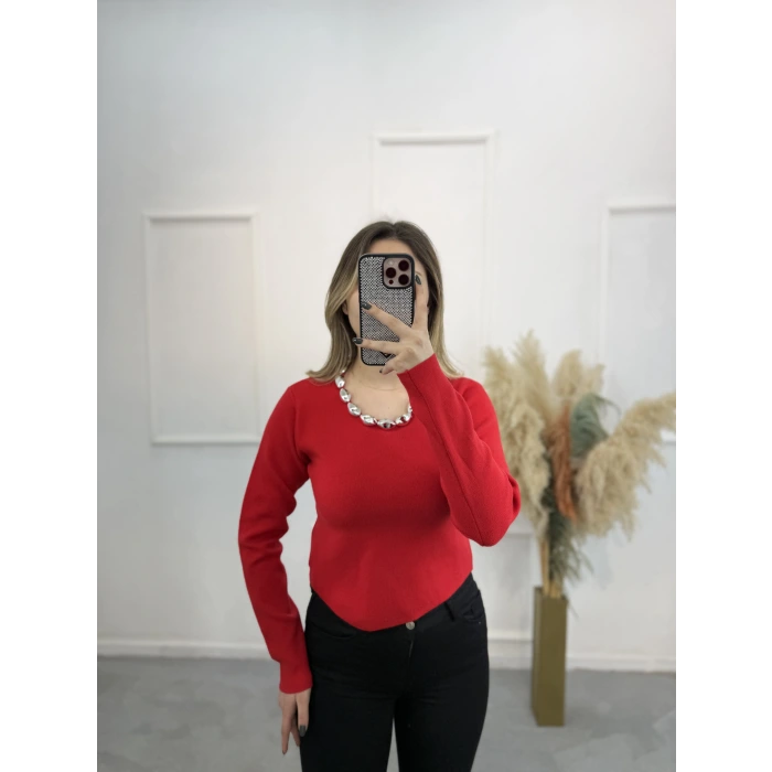 Avid Yakası Boncuklu Triko Kazak