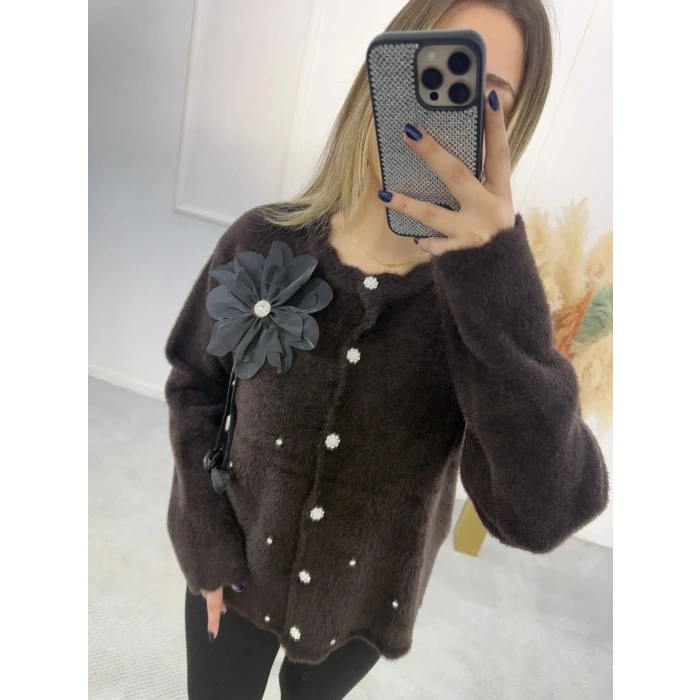 Çiçek Broşlu Taş Detaylı Sakallı Triko Hırka