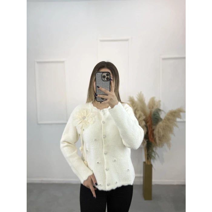 Çiçek Broşlu Taş Detaylı Sakallı Triko Hırka