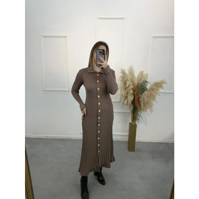 Gold Düğme Detaylı Pileli Triko Elbise