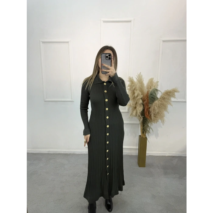 Gold Düğme Detaylı Pileli Triko Elbise