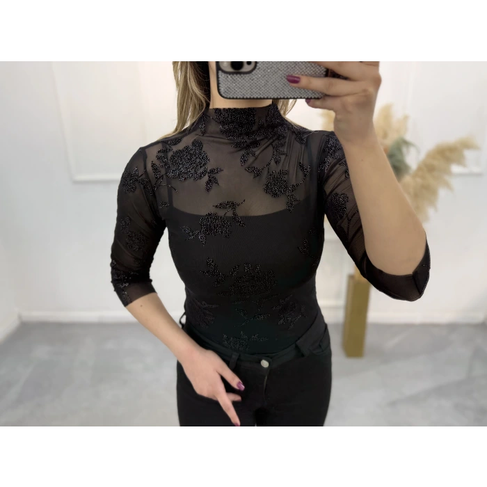 Gül İşlemeli Transparan Bluz