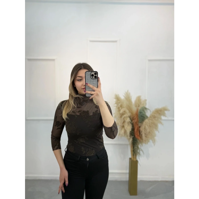 Gül İşlemeli Transparan Bluz