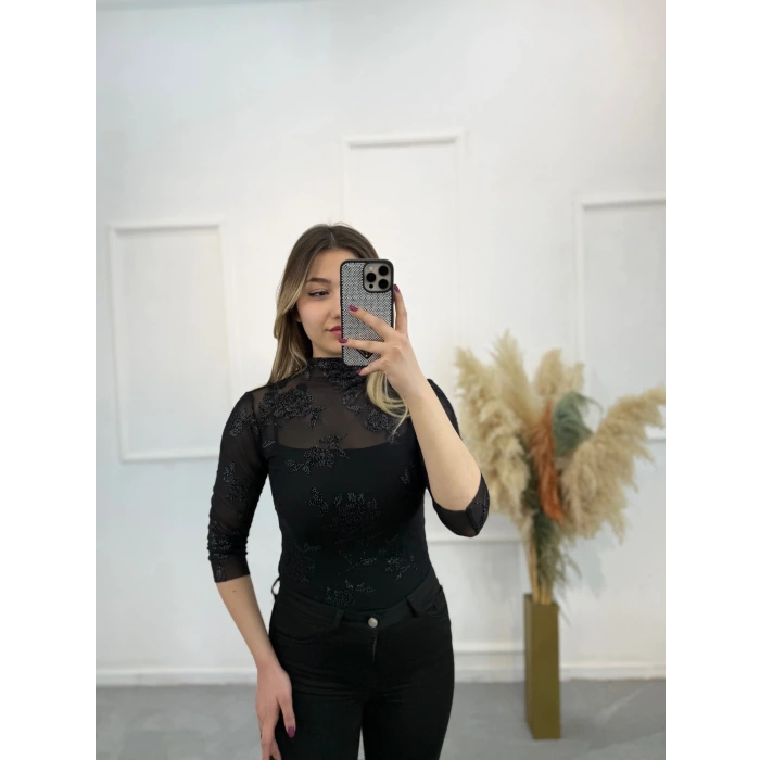 Gül İşlemeli Transparan Bluz