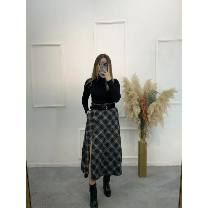 Mosa Yırtmaç Detaylı Ekose Etek