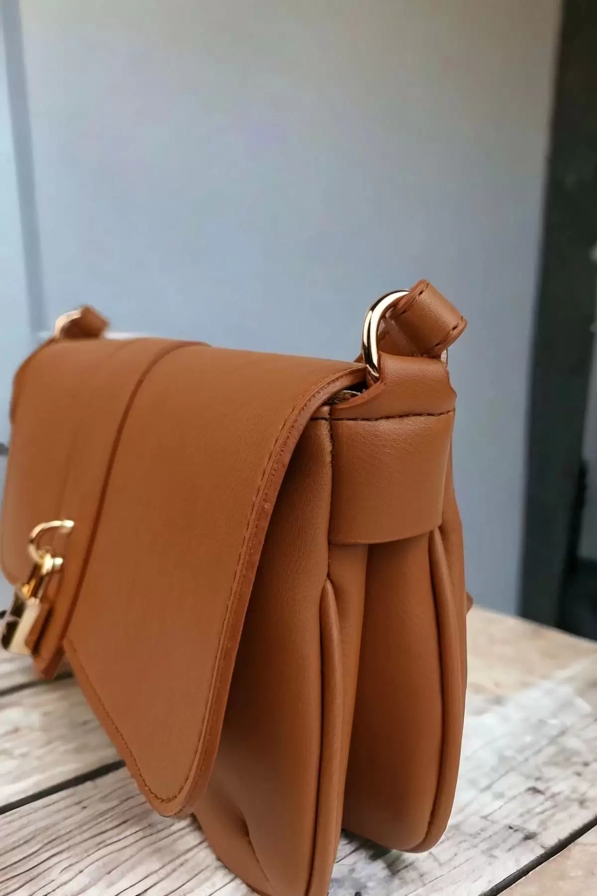 Sahra Asymmetrical Brown Skin Womens Shoulder Bag with Front Lock Accessories