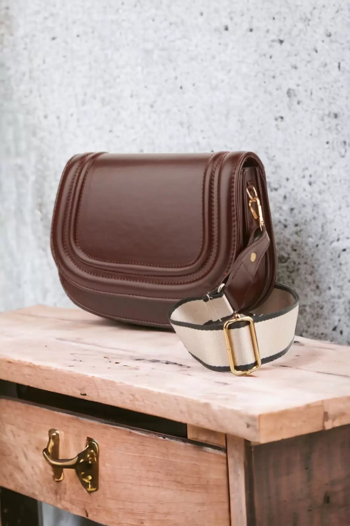 Hola Bitter Brown Skin Canvas Stripe Strap Womens Trendy Shoulder Bag