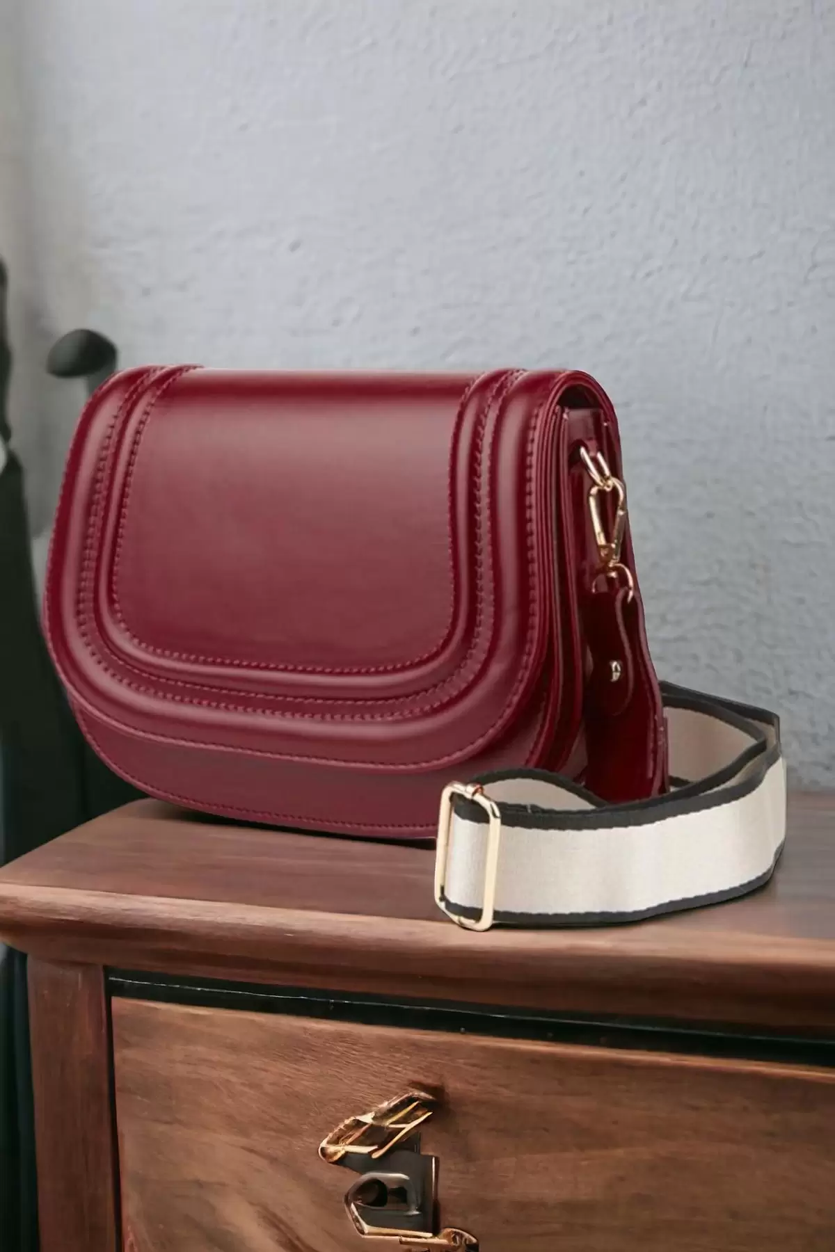 Hola Burgundy Skin Canvas Stripe Strap Womens Trend Shoulder Bag