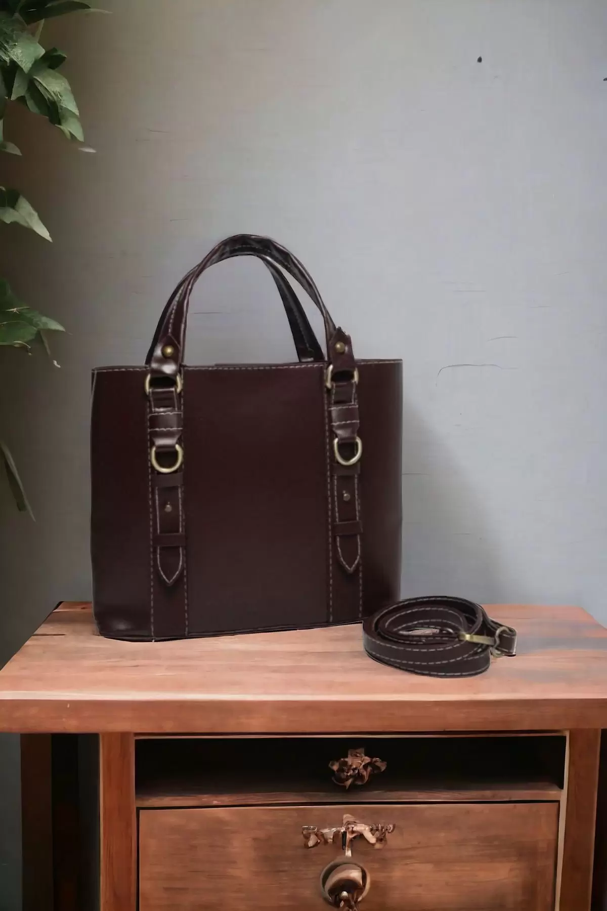 Elegance Acı Kahve Ön Kemer Aksesuarlı Kadın Omuz Çantası