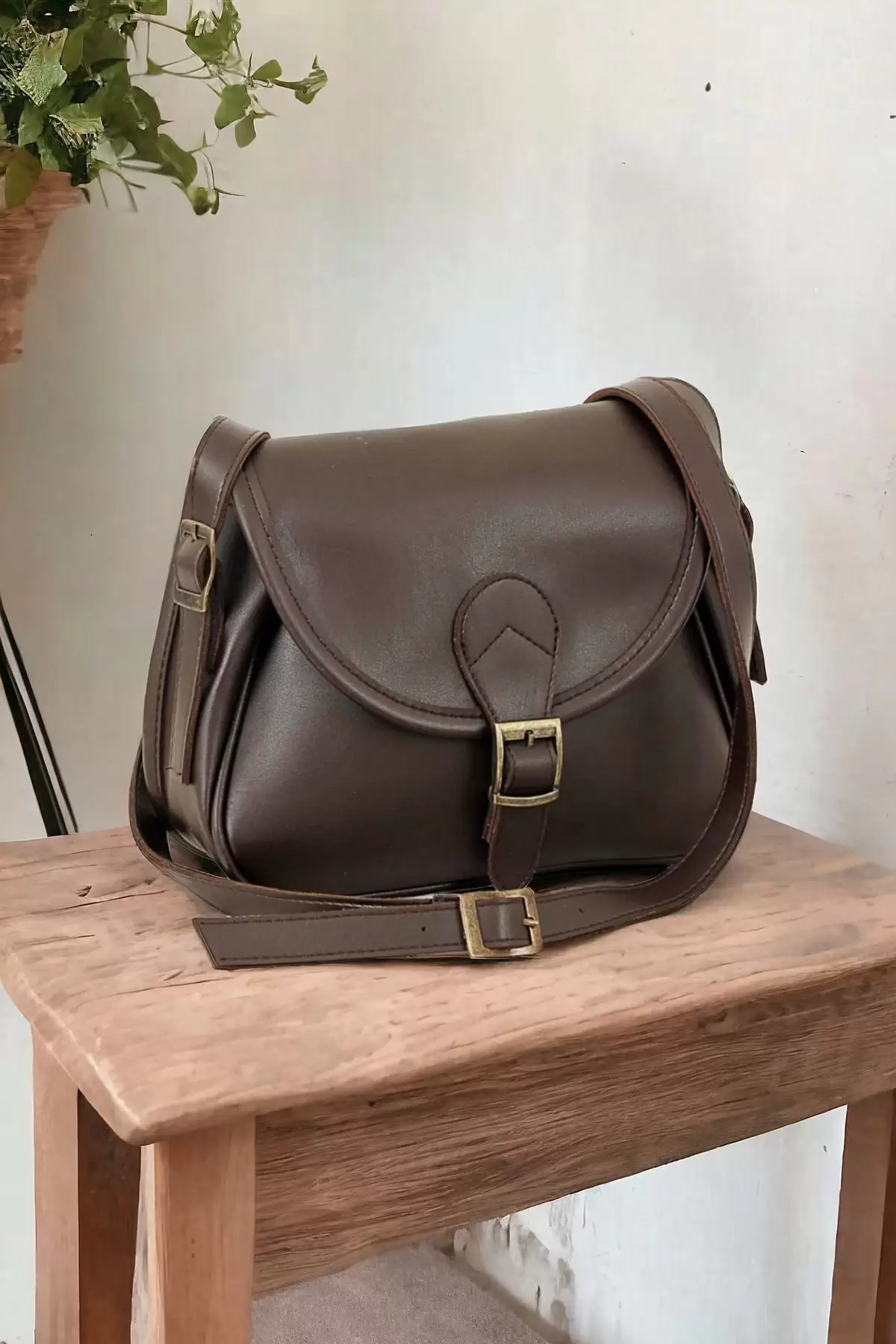 Kiwin Buckle Detailed Adjustable Strap Postman Bitter Brown Skin Womens Shoulder Bag