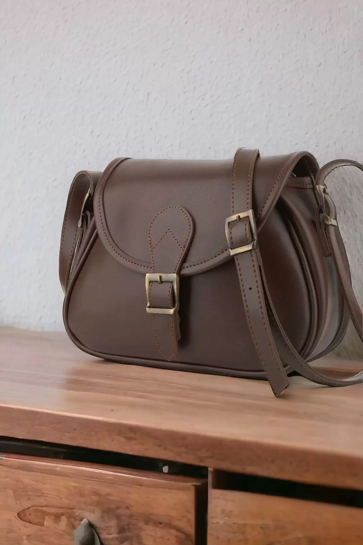 Kiwin Buckle Detailed Adjustable Strap Postman Bitter Brown Skin Womens Shoulder Bag