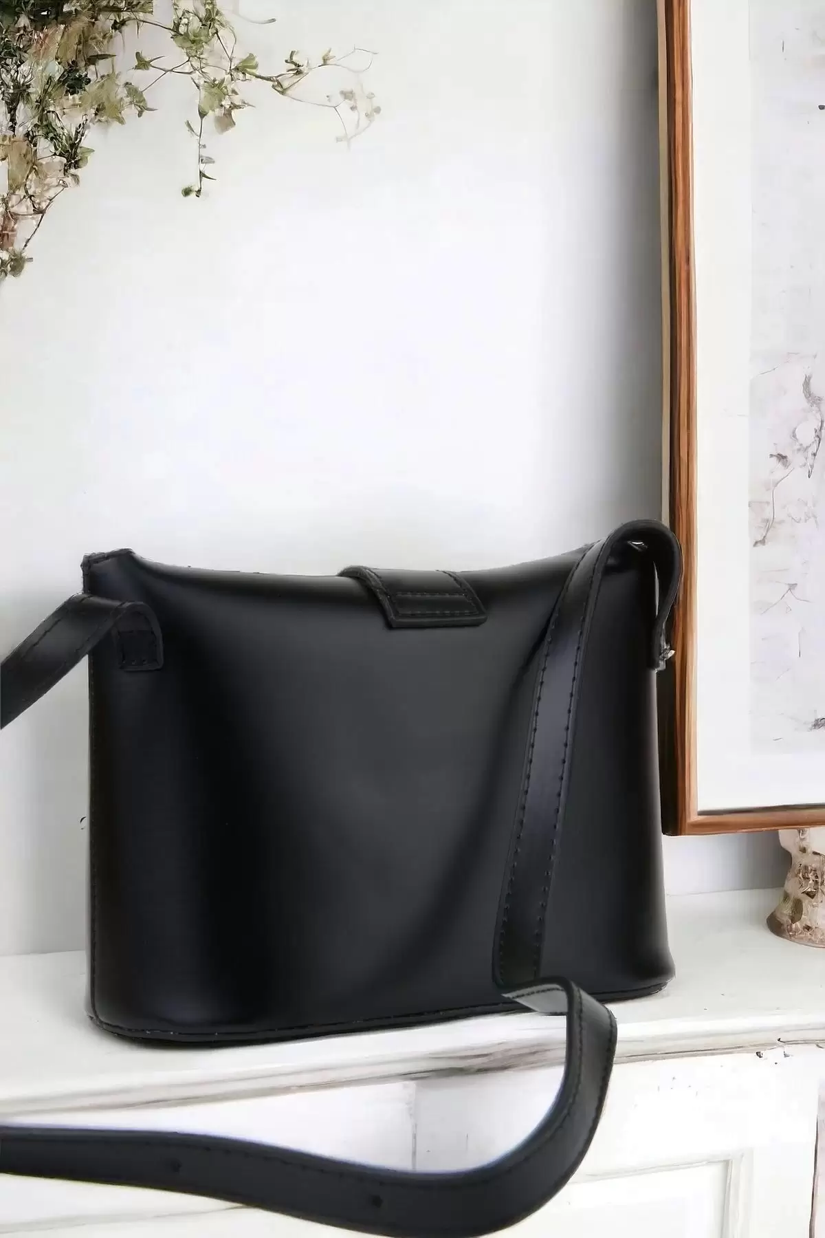 Amy Black Leather Box Form Womens Shoulder Bag with Buckle Accessories