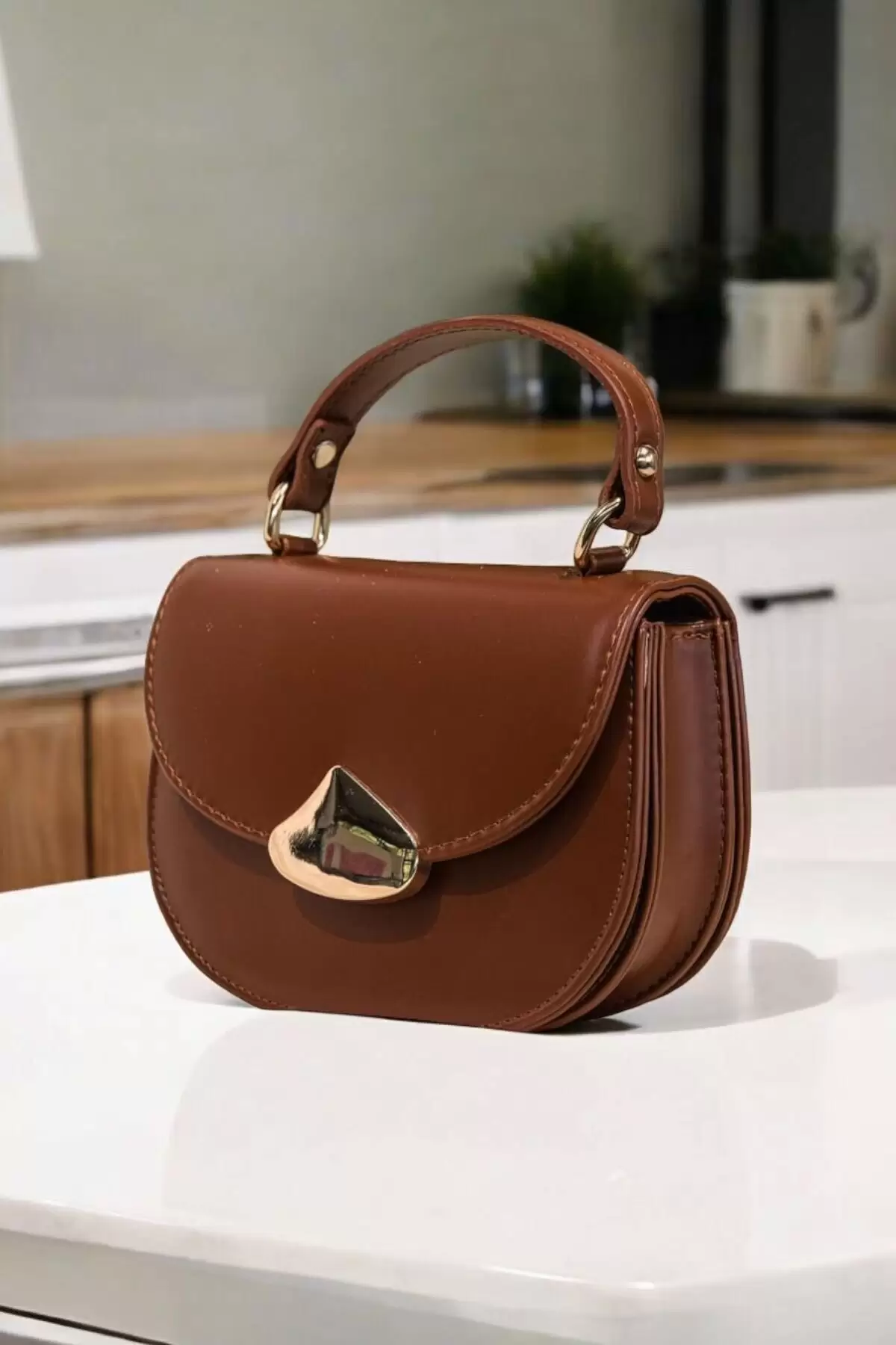 Baisse Tan Womens Handbag and Shoulder Bag with Drop Buckle