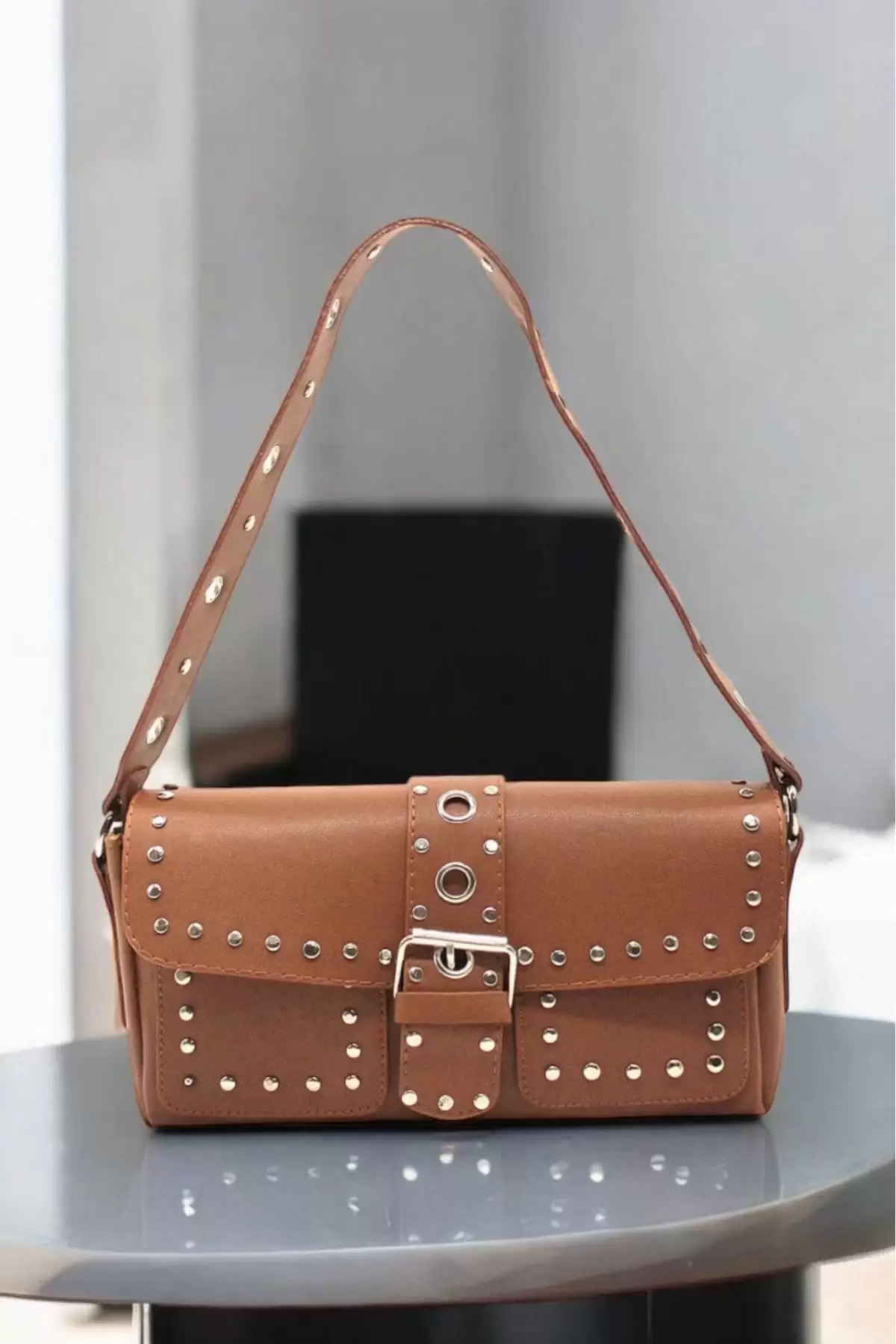 Elenor Tan Womens Baguette Shoulder Bag with Staple Detail
