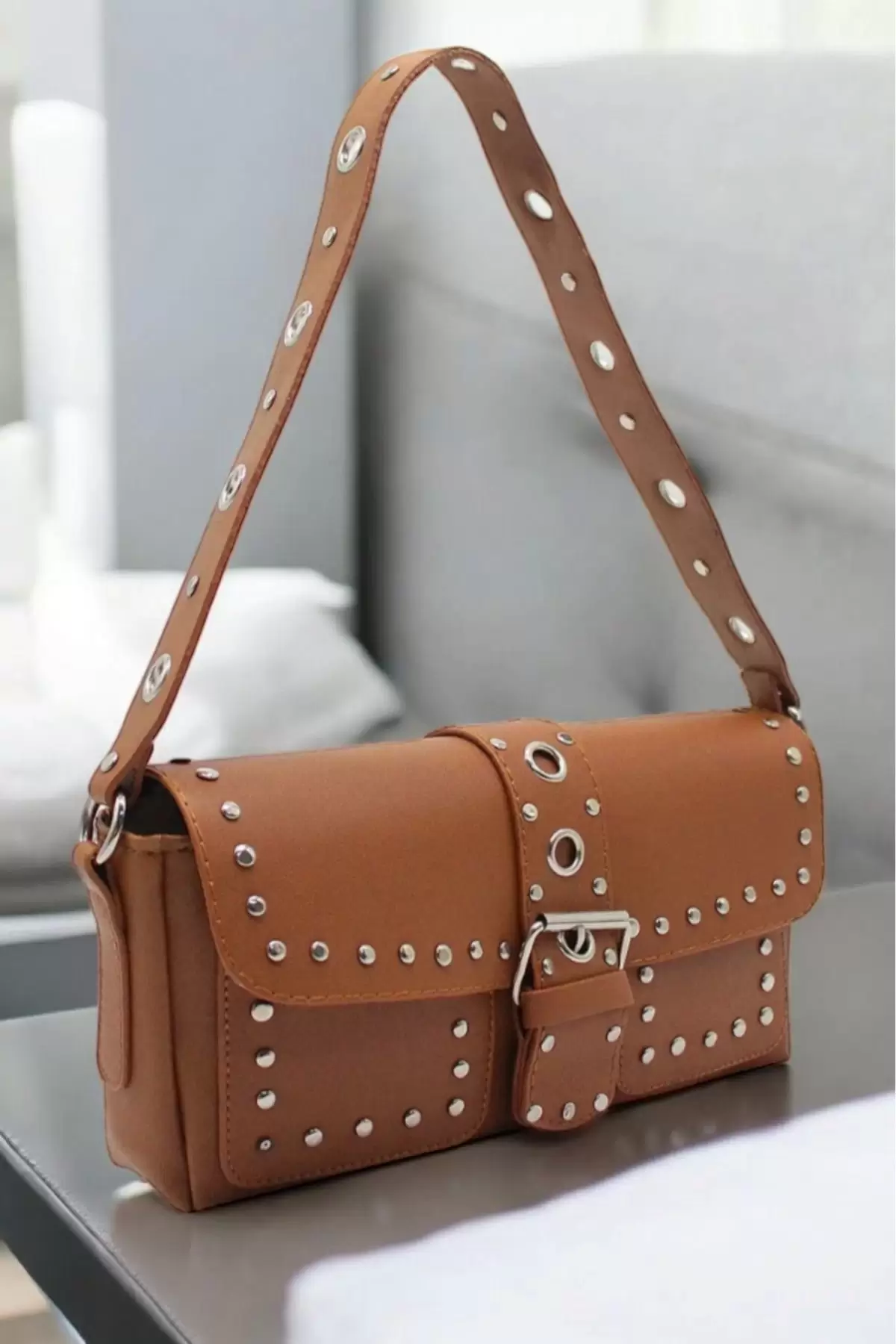 Elenor Tan Womens Baguette Shoulder Bag with Staple Detail