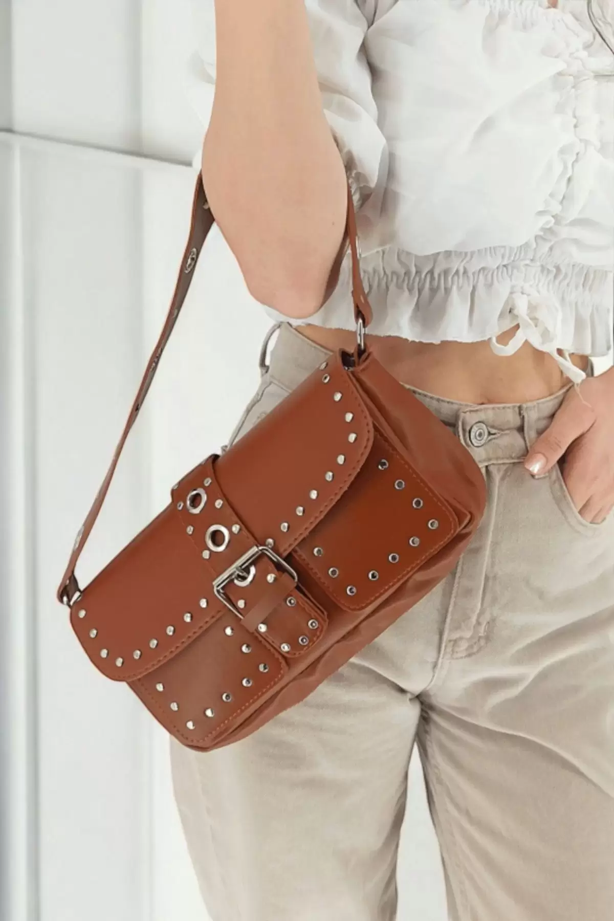 Elenor Tan Womens Baguette Shoulder Bag with Staple Detail