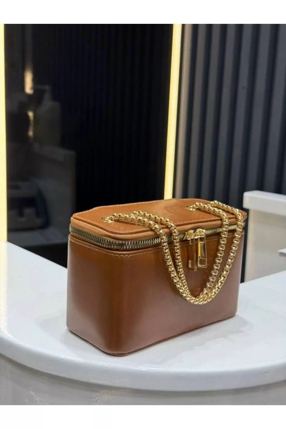 Lindsay Taba Kutu Formlu Zincir Askılı Kadın Omuz Çantası