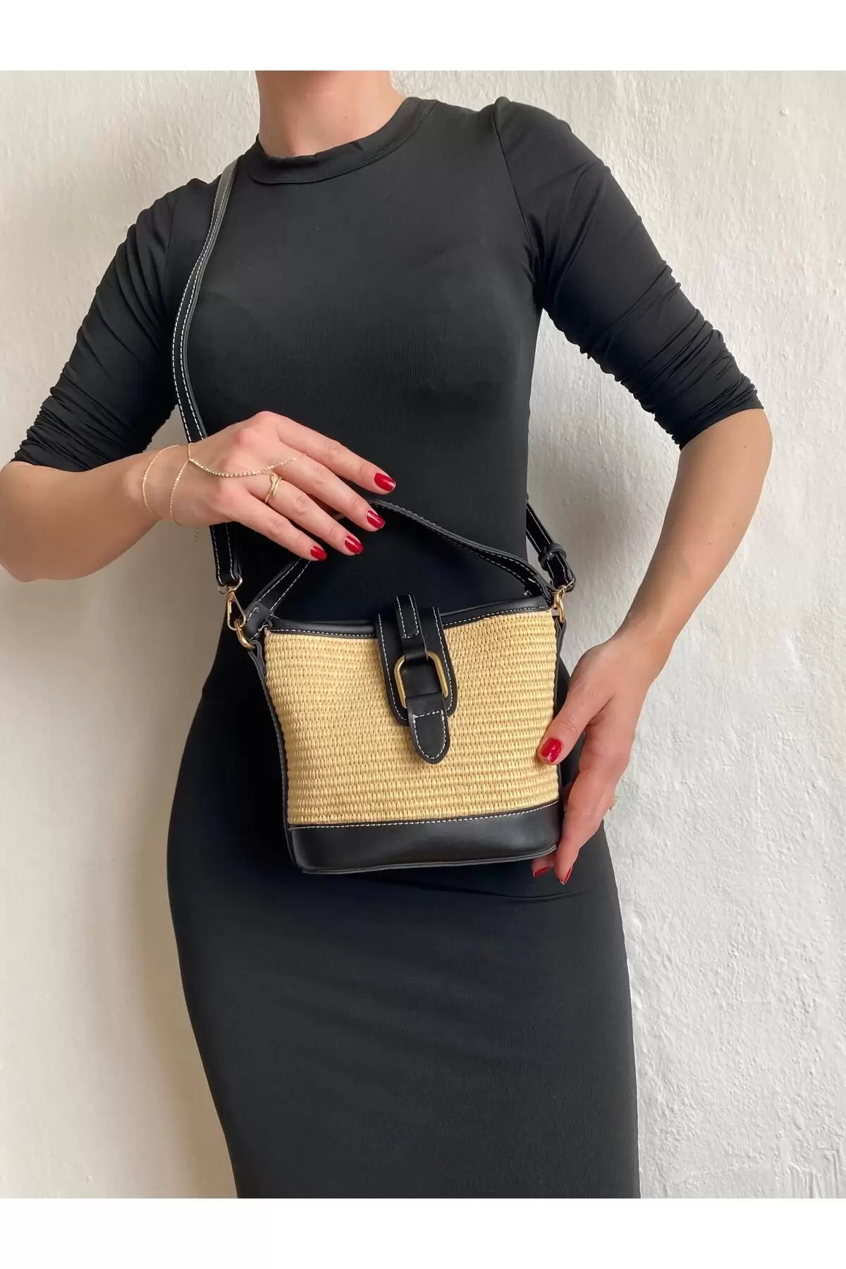 Alin Hasır Siyah Kontrast Kova Model Kadın Omuz Çantası