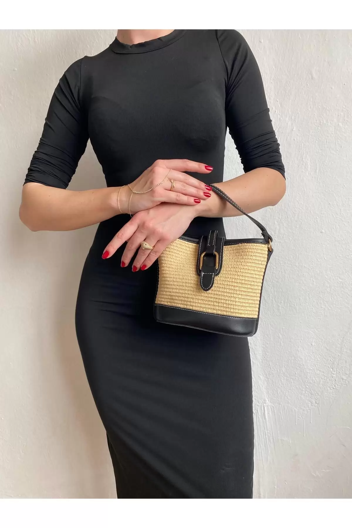 Alin Hasır Siyah Kontrast Kova Model Kadın Omuz Çantası