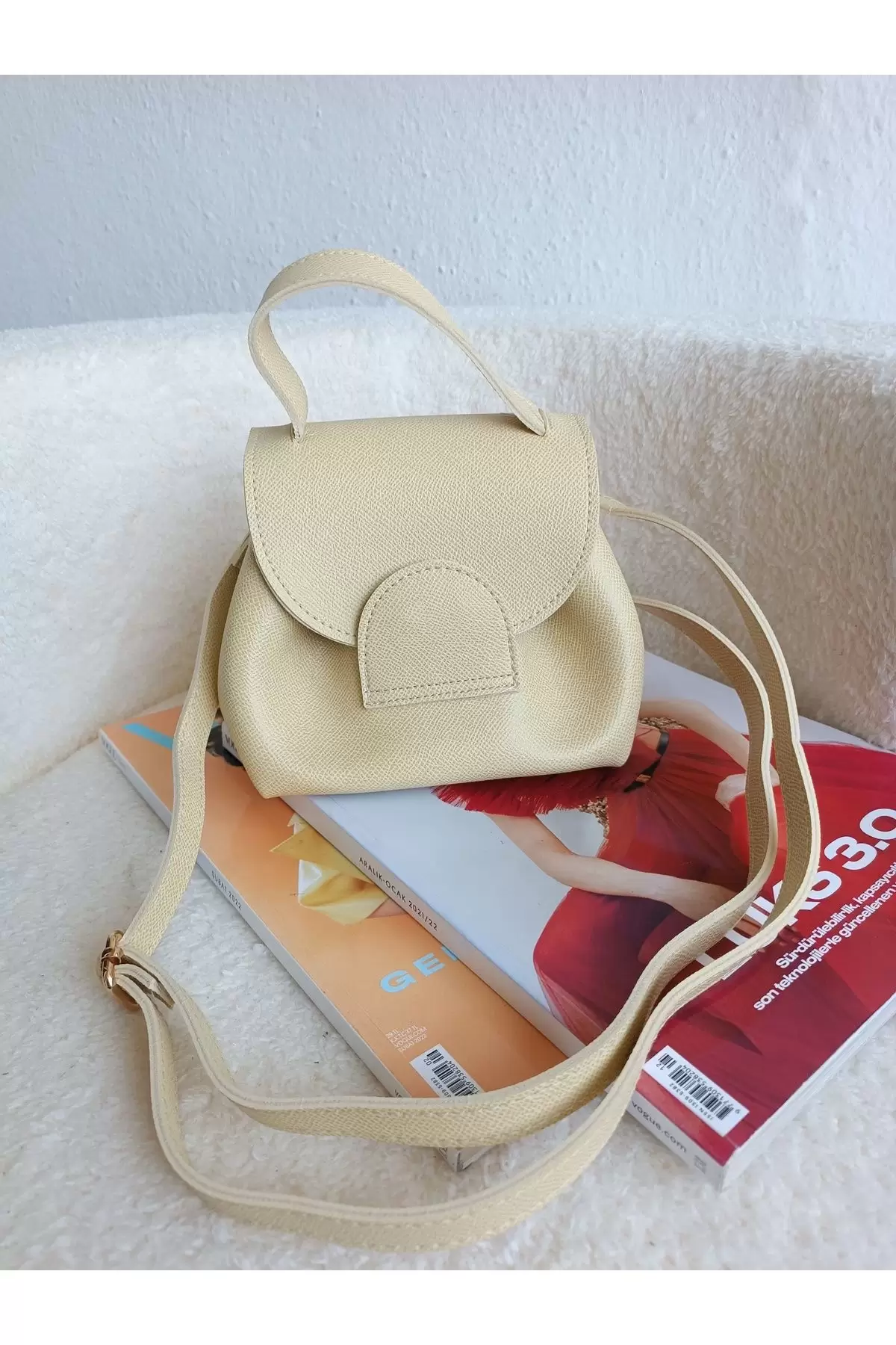 Sole Sarı Rengi Büzgü Detaylı Kapaklı Pinterest Model Kadın Omuz Çantası