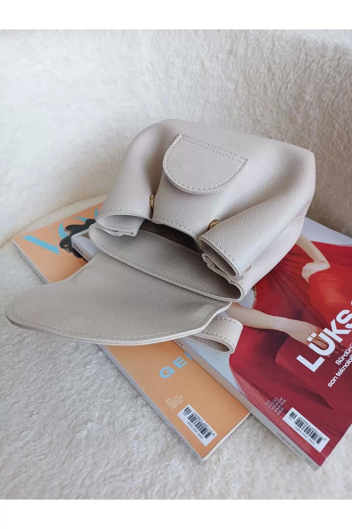 Sole Krem Rengi Büzgü Detaylı Kapaklı Pinterest Model Kadın Omuz Çantası