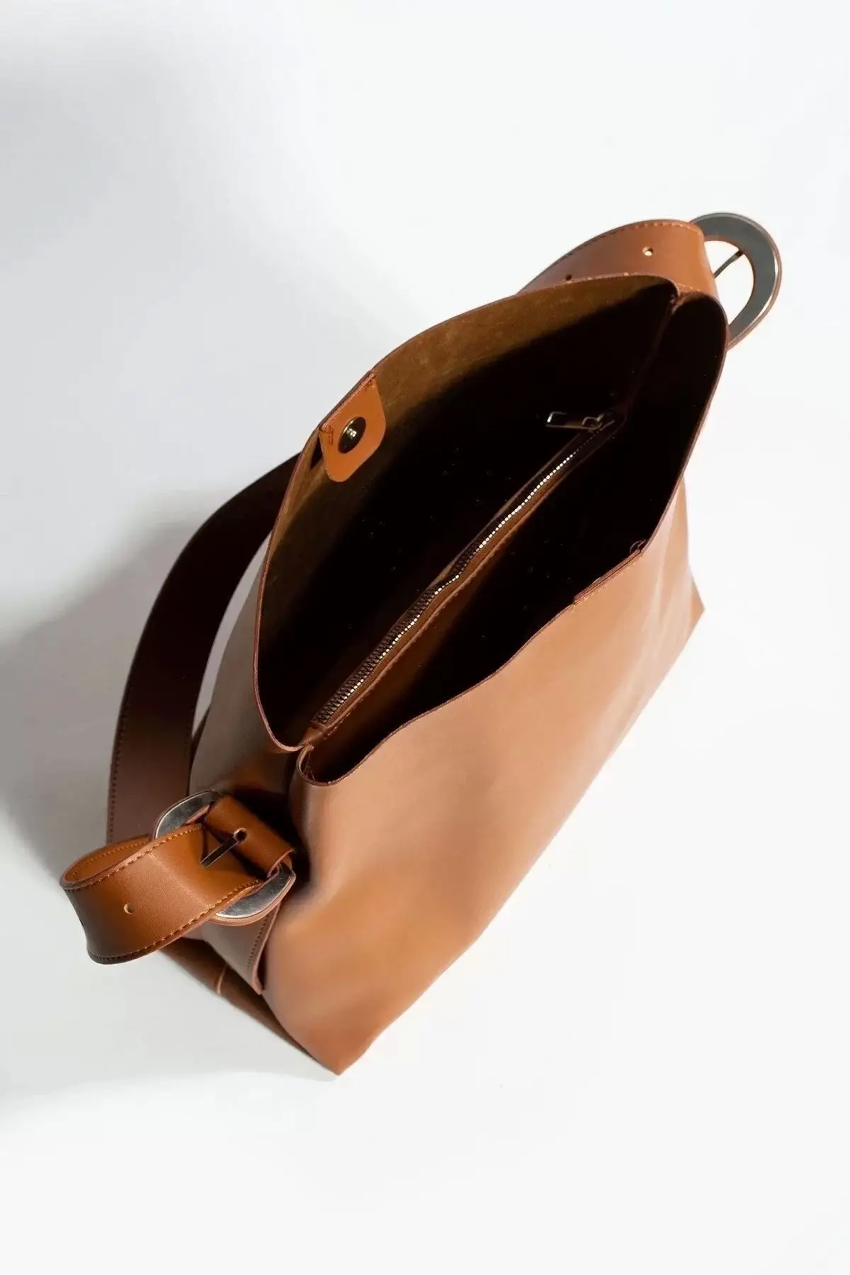 Nastroy Büyük Boy Kemer Detaylı Çıt Çıt Kapamalı Shopper Taba Cilt Trend Kadın Omuz Çantası