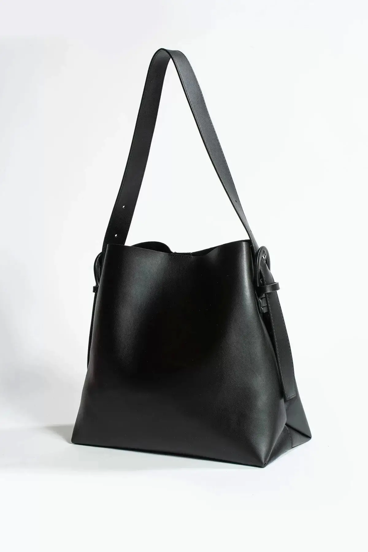 Nastroy Büyük Boy Kemer Detaylı Çıt Çıt Kapamalı Shopper Siyah Cilt Kadın Omuz Çantası