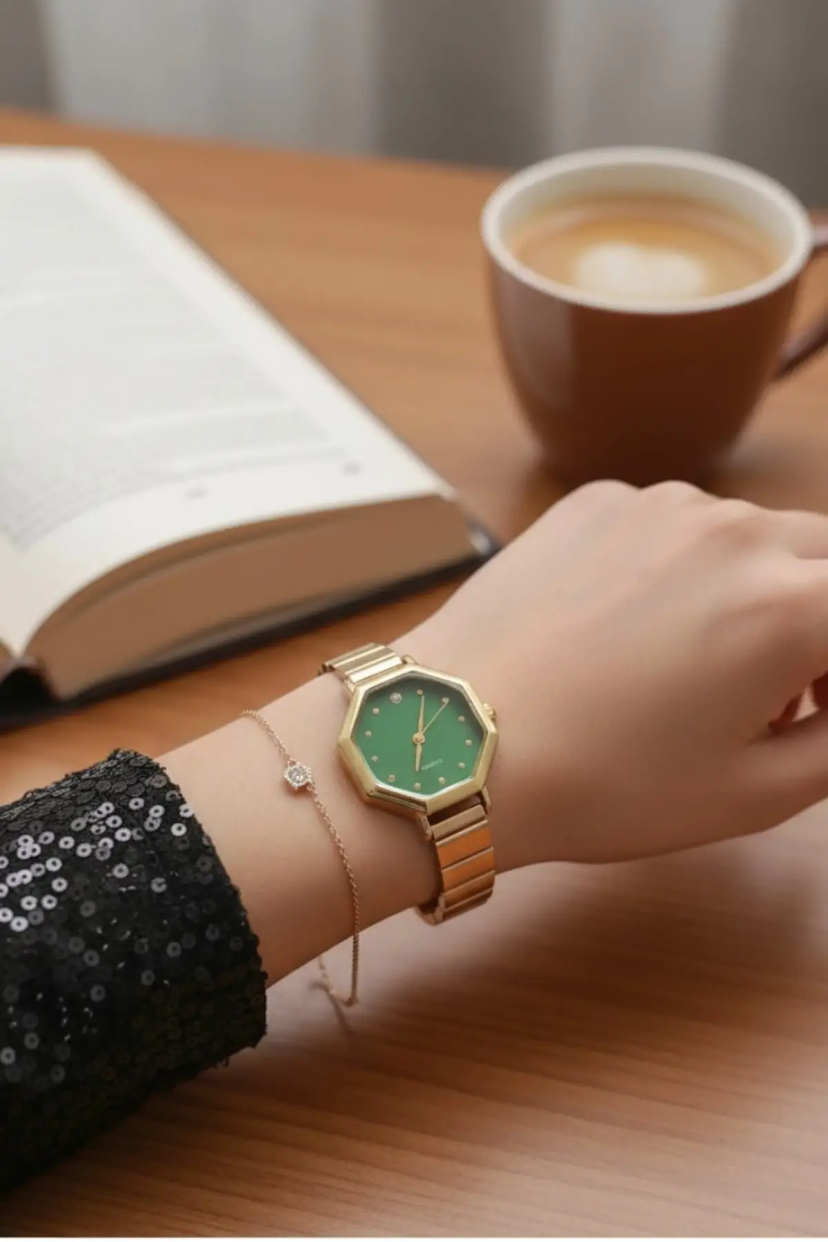 Kaliforniya Gold Rengi Yeşil Kadranlı Sekizgen Taş Detaylı Retro Kadın Kol Saati