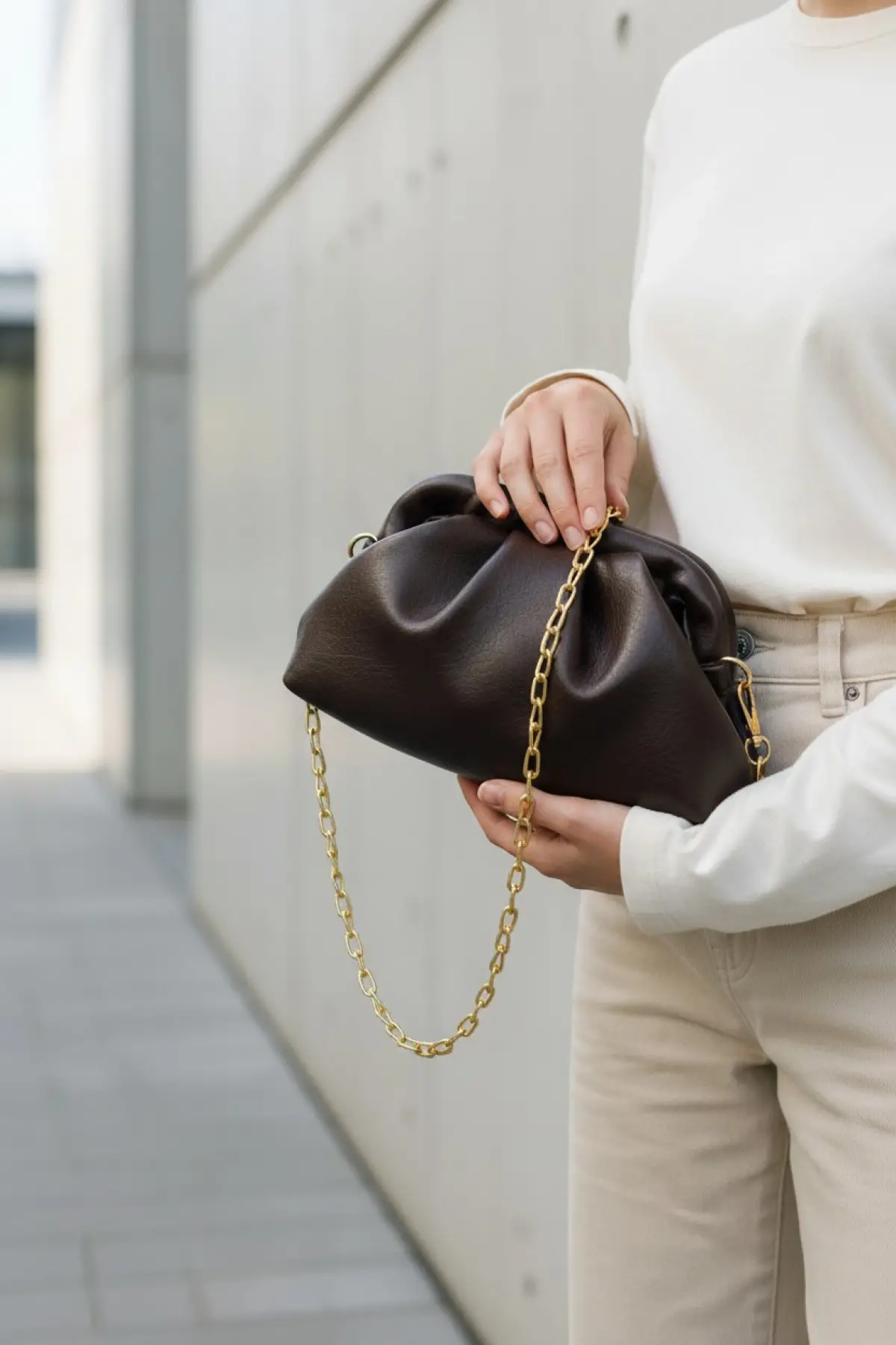 Amara Kahverengi Vegan Deri Burs Kapamalı Zincir Askılı Kadın El Ve Omuz Çantası