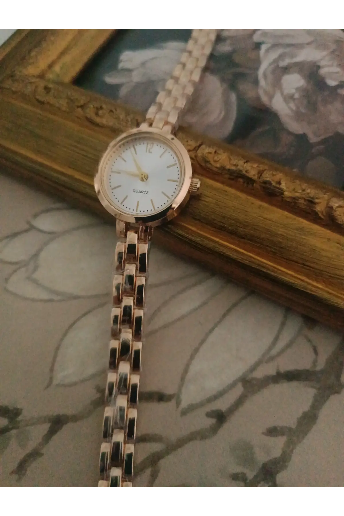 Roselle Kadın Rose Gold Renk İnce Metal Kordonlu Beyaz Kadranlı Minimalist Kol Saati