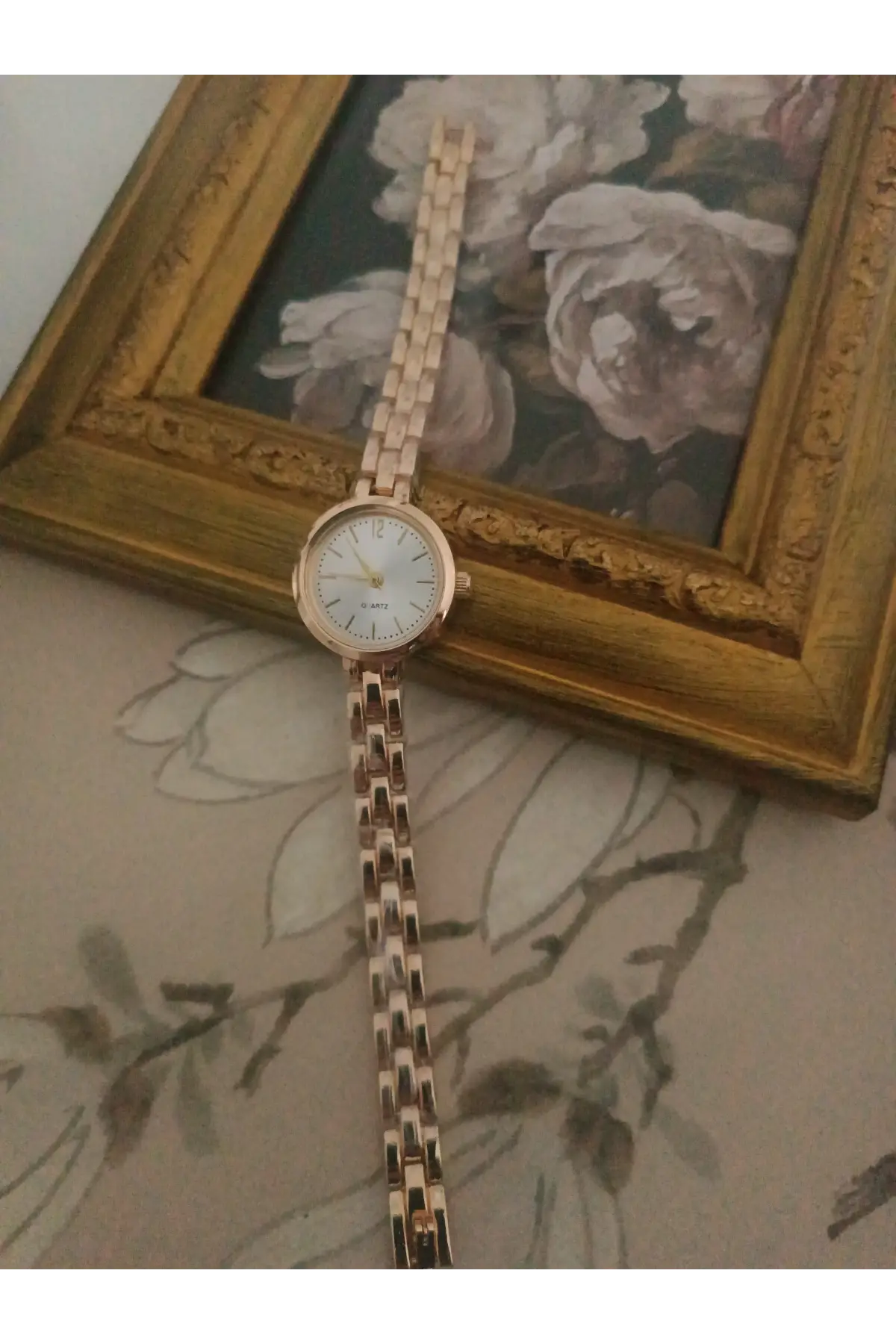 Roselle Kadın Rose Gold Renk İnce Metal Kordonlu Beyaz Kadranlı Minimalist Kol Saati