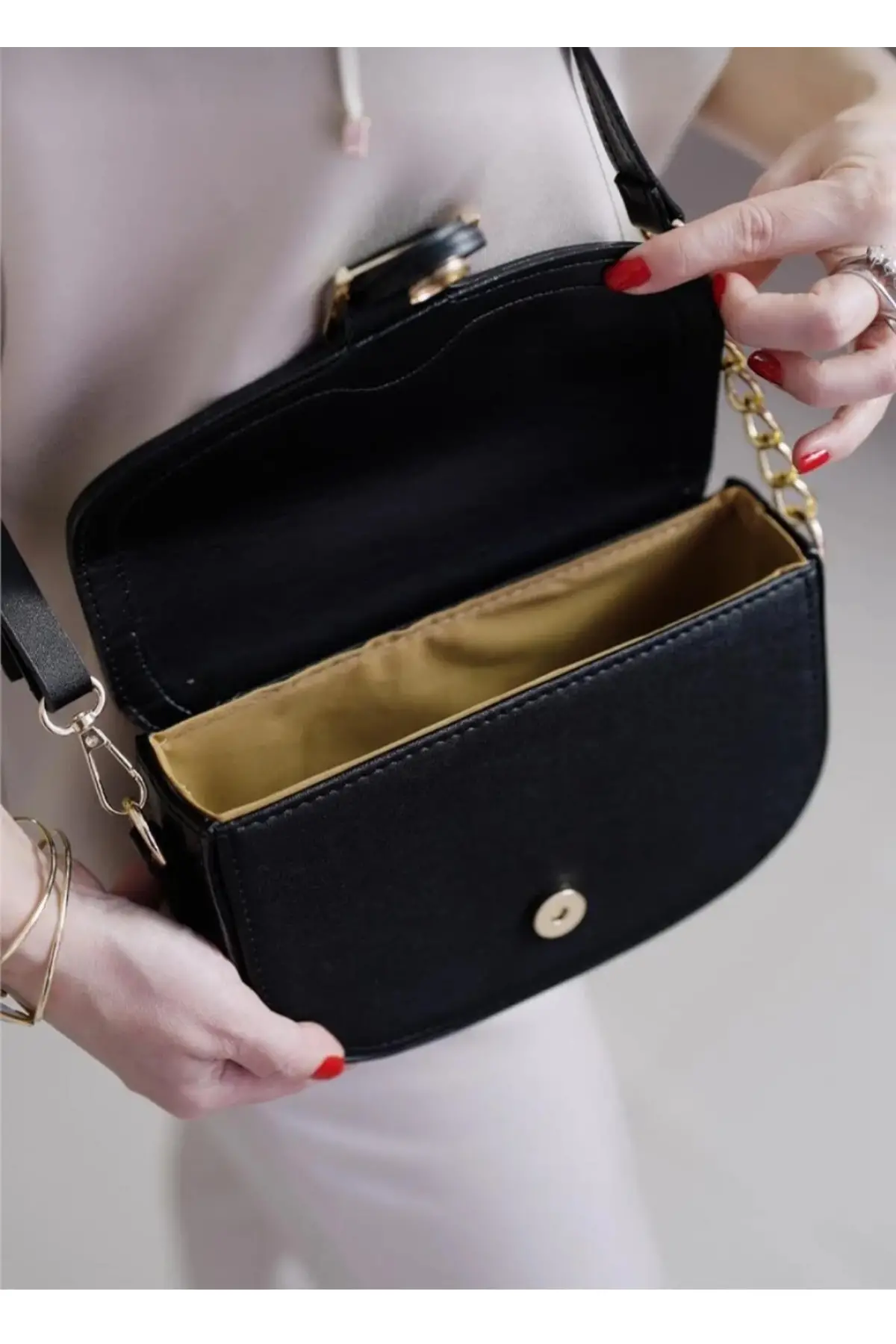 Gloria Siyah Önden Toka Detaylı Kutu Cilt Trend Kadın Omuz Çantası