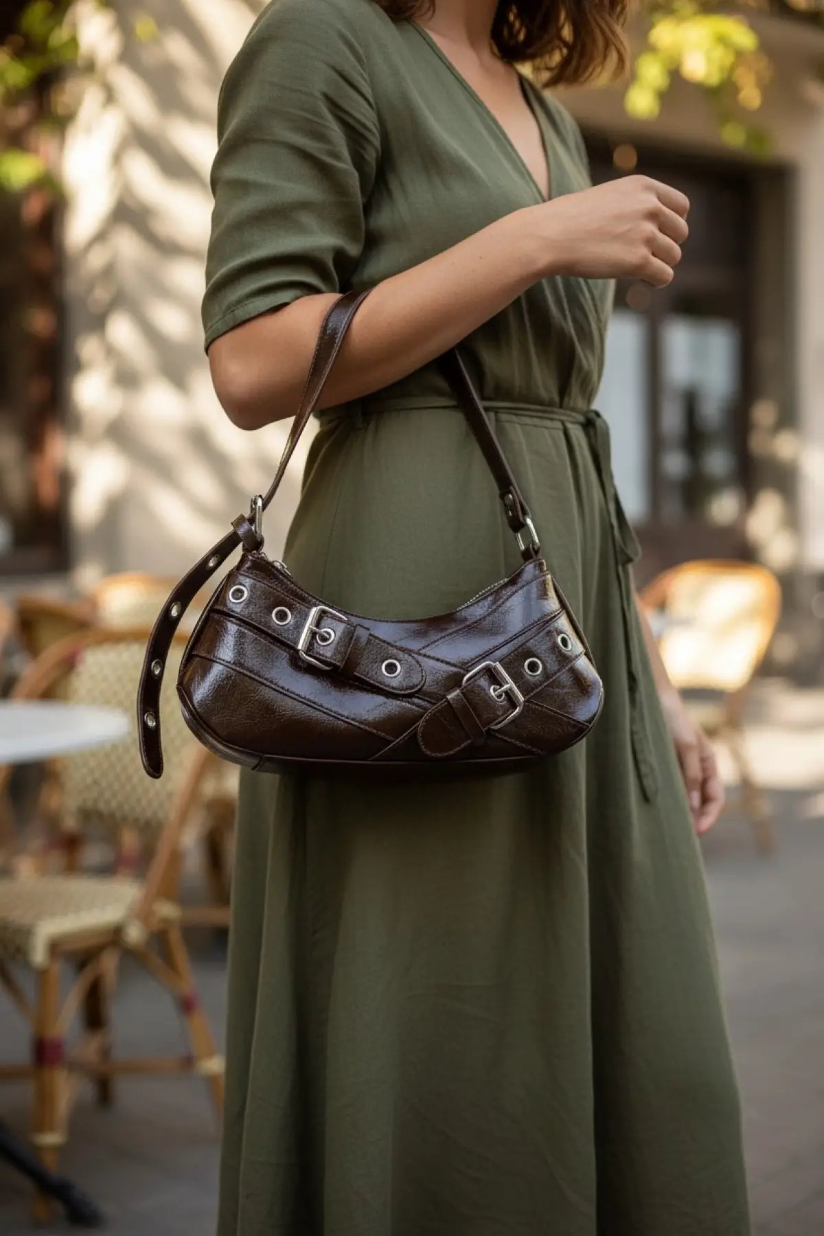 Casey Acı Kahve Kırşık Cilt Kemer Detaylı Kadın Baget Omuz Çantası