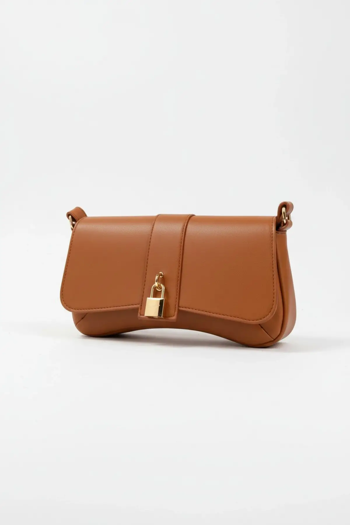 Sahra Önden Kilit Aksesuarlı Asimetrik Taba Cilt Kadın Omuz Çantası