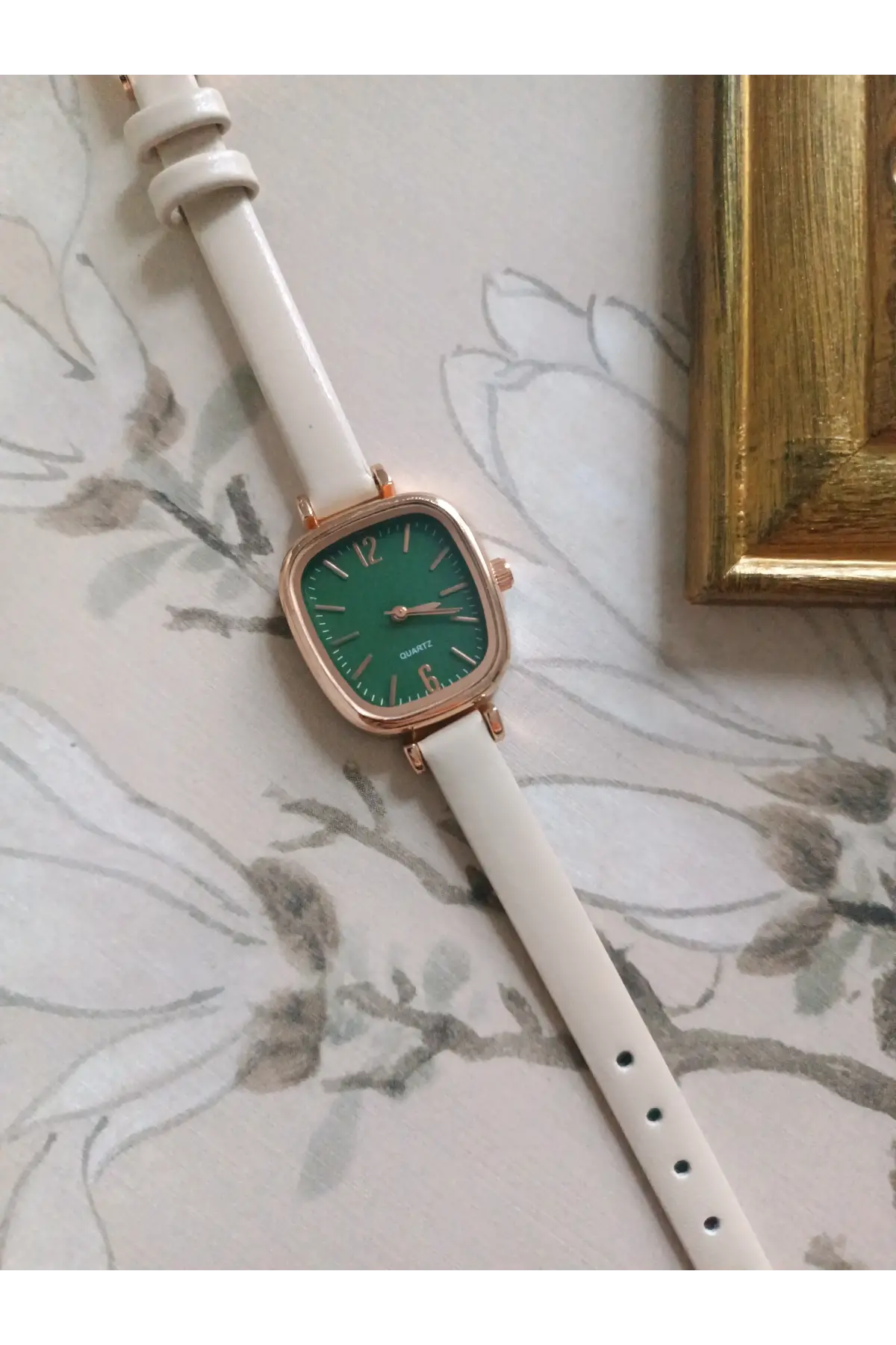 İsabelle Krem Deri Kordonlu Yeşil Kare Minimal Kadın Kol Saati