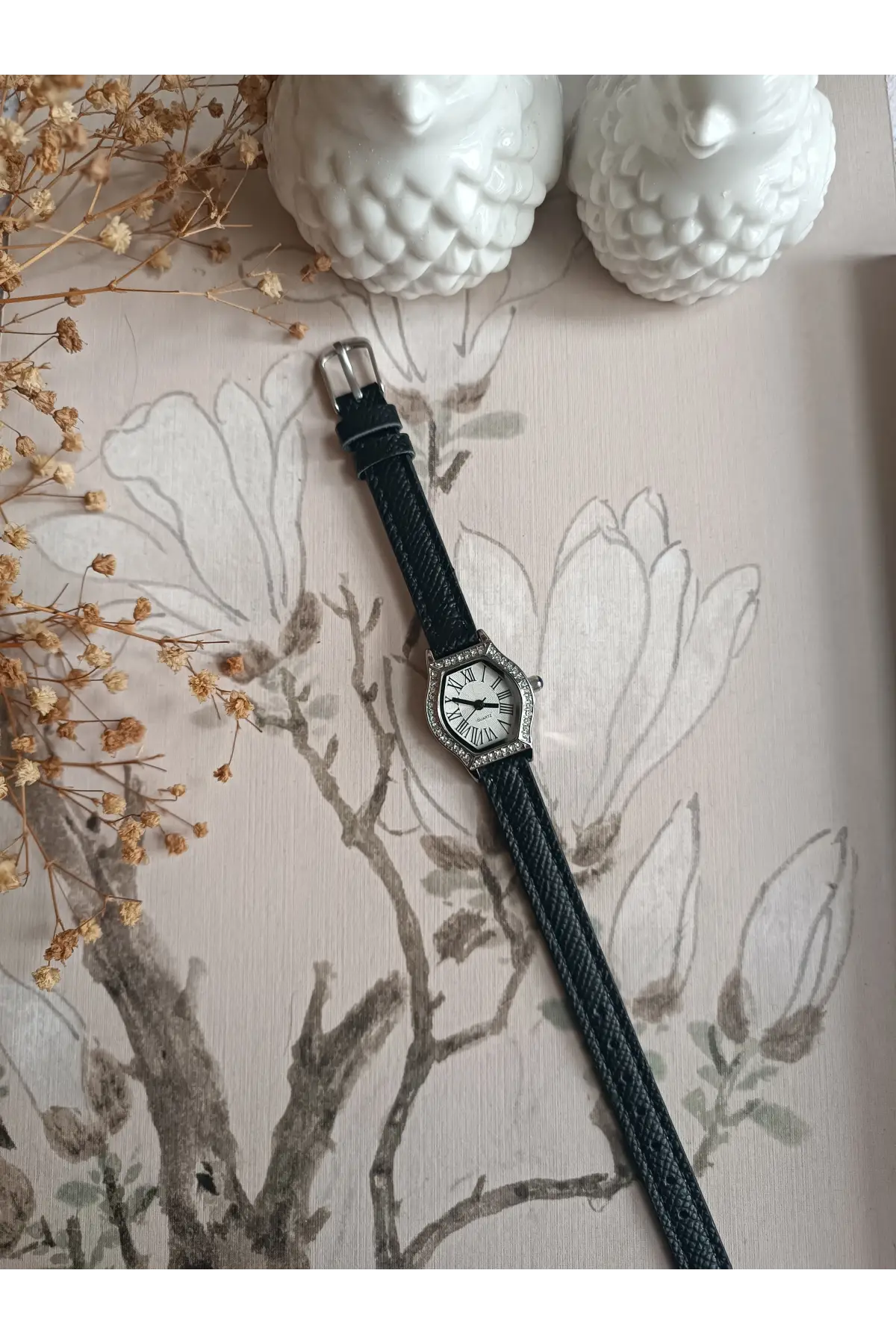 Juana Premium Su Geçirmez Siyah Deri Kordonlu Gold Taşlı Kasa Gümüş Kasa Romen Rakamlı Vintage Kadın Kol Saati