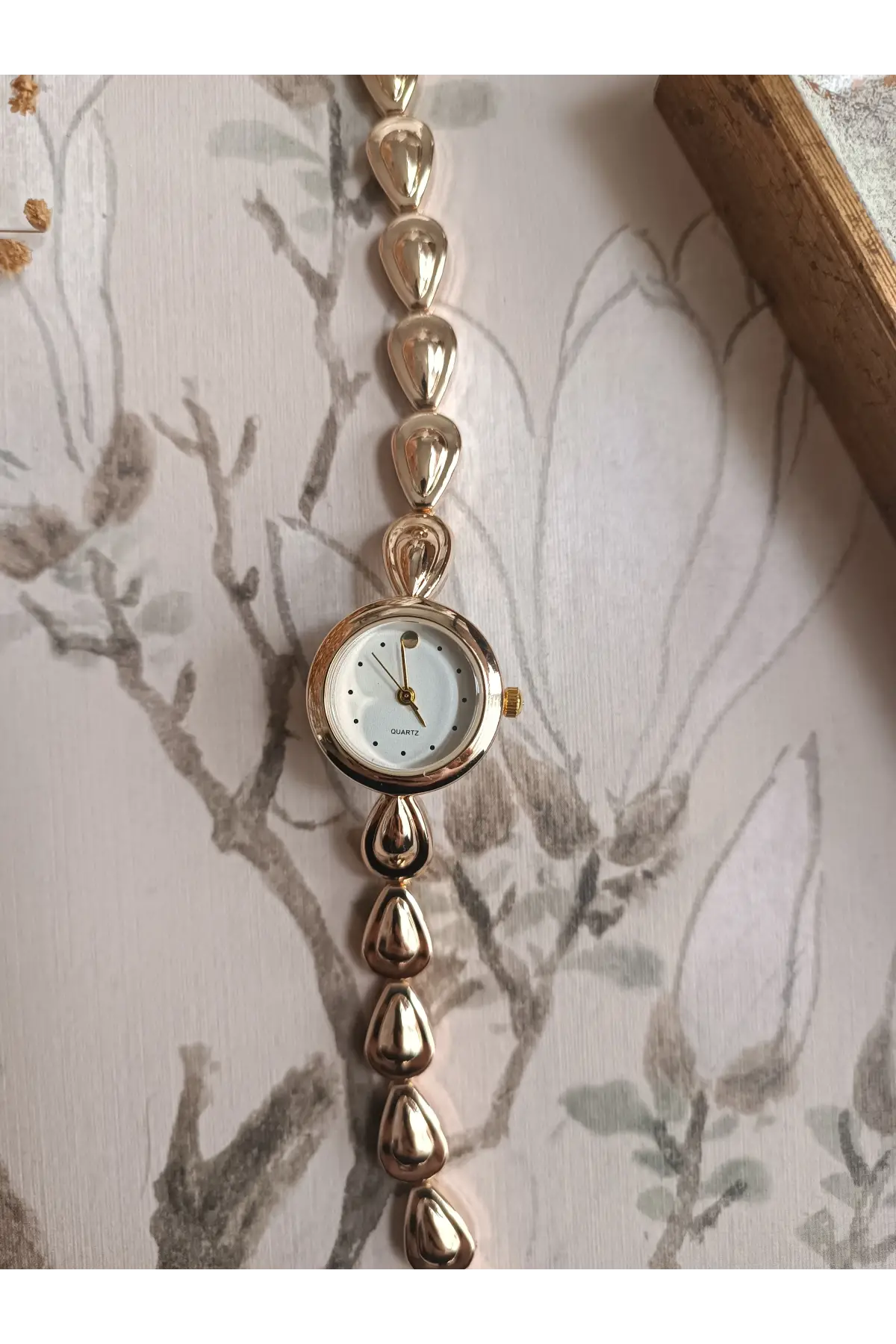 Riva Gold Damla Model Kordon Yuvarlak Beyaz Kadran Minimal Kadın Kol Saati