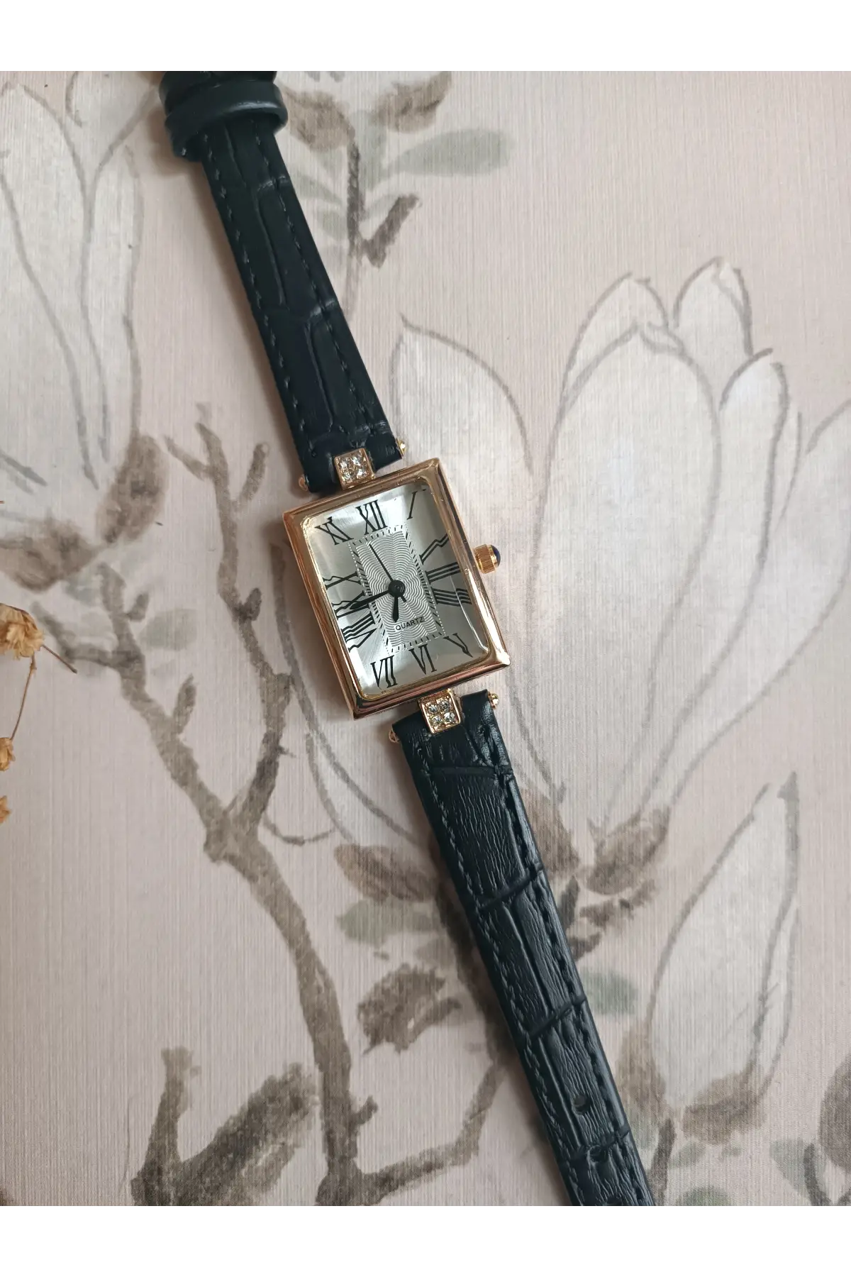 Lavinya Premium Su Geçirmez Siyah Kroko Deri Kordonlu Gold Taşlı Kasa Beyaz Kadran Romen Rakamlı Vintage Kadın Kol Saati