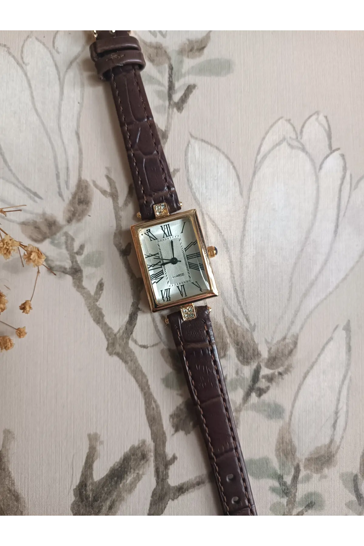 Lavinya Premium Su Geçirmez Kahve Kroko Deri Kordonlu Gold Taşlı Kasa Beyaz Kadran Romen Rakamlı Vintage Kadın Kol Saati