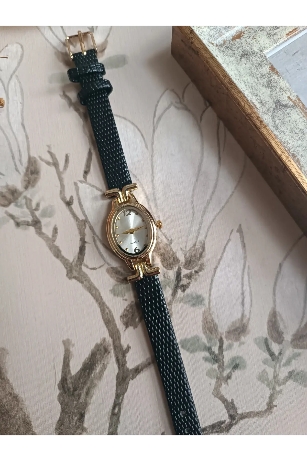 Kaira Siyah Desenli Deri Beyaz Kardan Oval Minimal Kadın Kol Saati