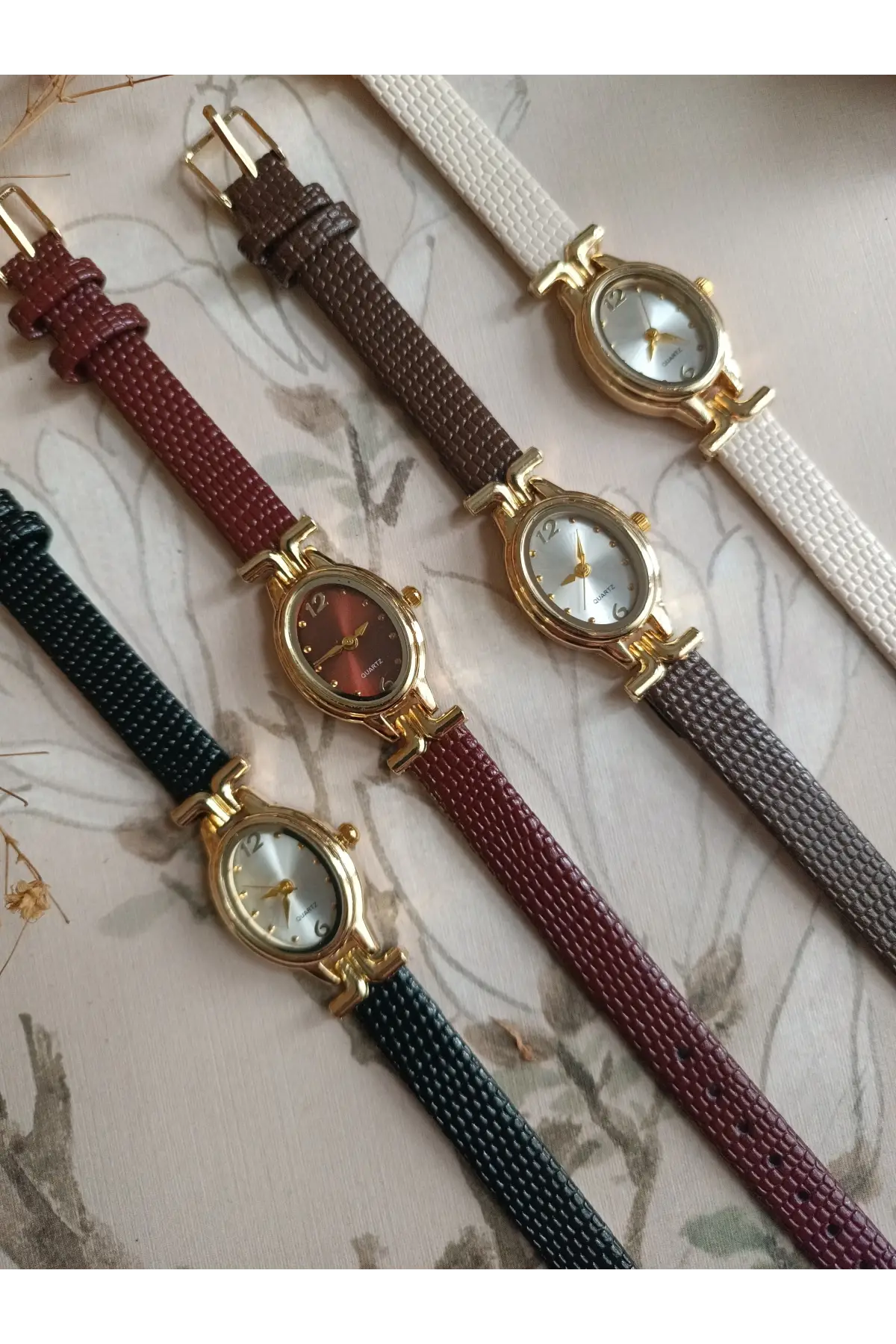 Kaira Krem Desenli Deri Beyaz Kardan Oval Minimal Kadın Kol Saati