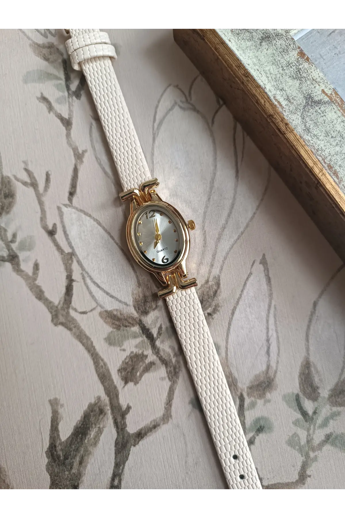 Kaira Krem Desenli Deri Beyaz Kardan Oval Minimal Kadın Kol Saati