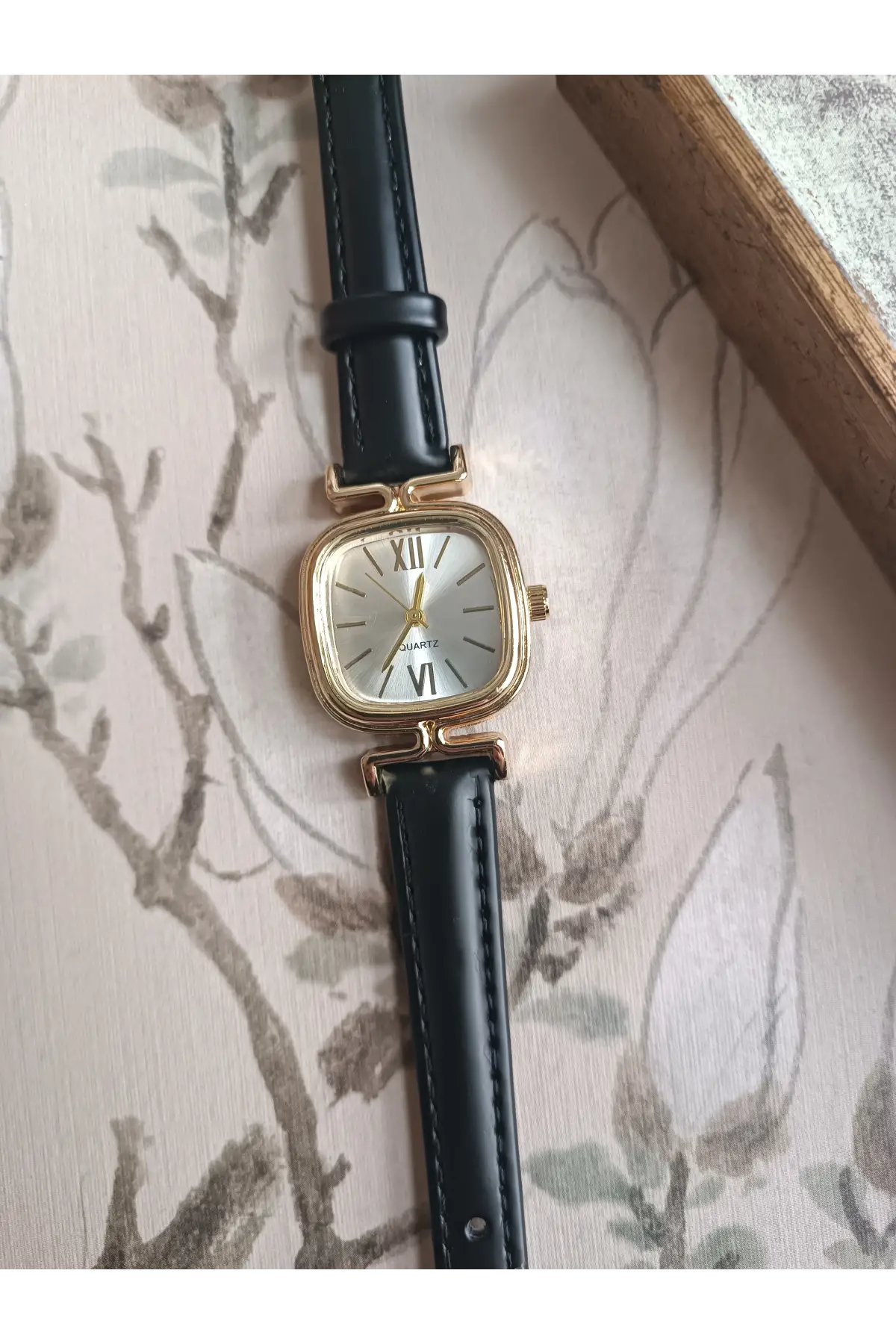 Elira Siyah Kordon Beyaz Kardan Kare Vintage Kadın Kol Saati