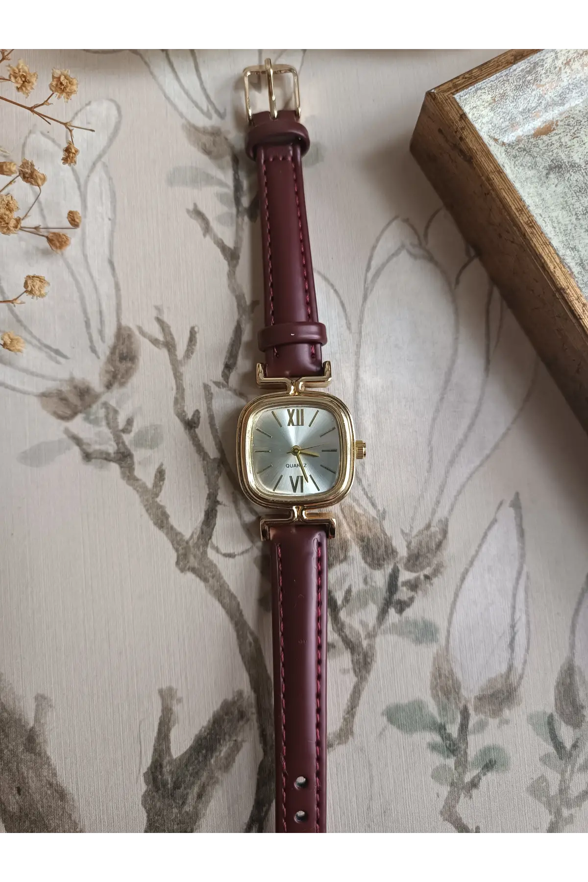 Elira Bordo Kordon Beyaz Kardan Kare Vintage Kadın Kol Saati