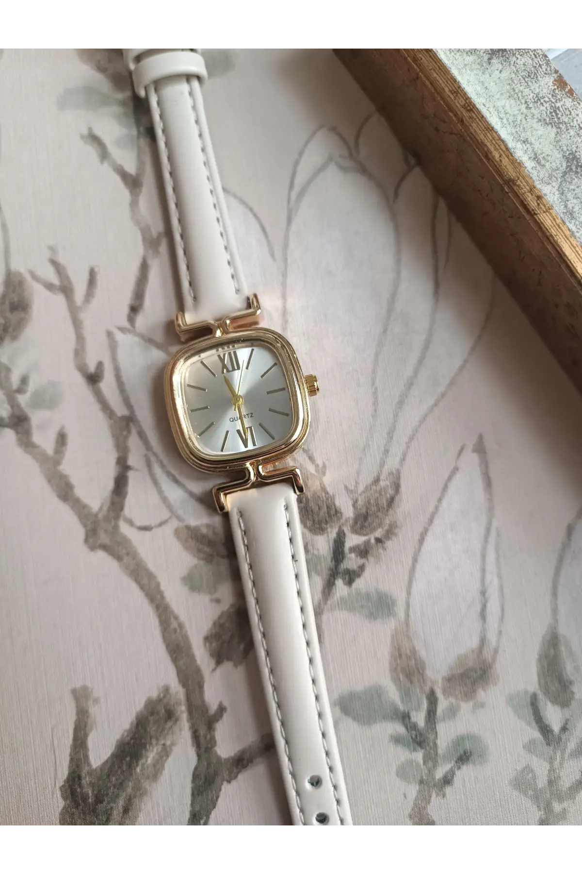Elira Krem Kordon Beyaz Kardan Kare Vintage Kadın Kol Saati